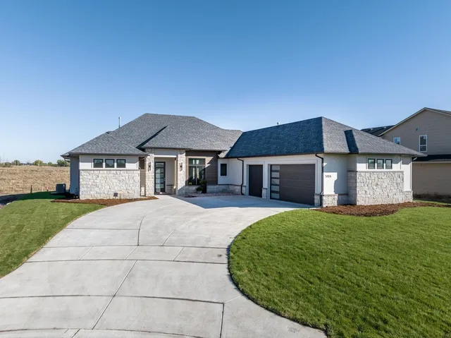 $639,900 | 5155 Shoreside Court, Maize, KS 67101