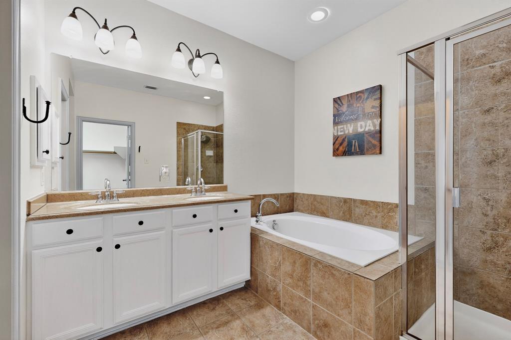 4015 Rome Court Irving, TX 75038 - Photo 14 of 24 a bathroom with a tub sink and mirror