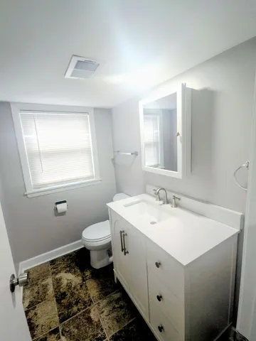 $2,475 | 16674 Thornton Avenue, South Holland, IL 60473