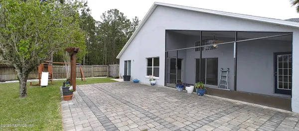 a view of a house with backyard and garden