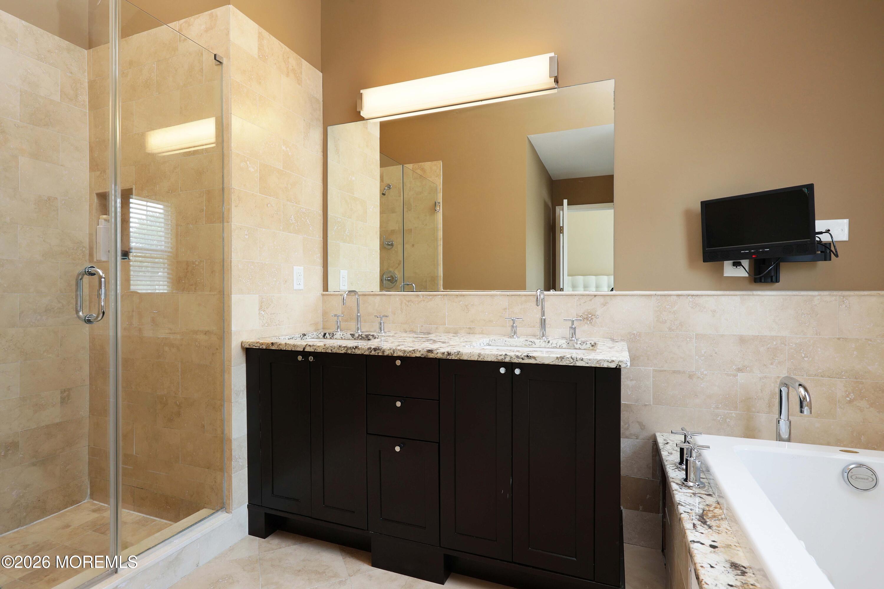 3 Oxford Road, Unit 328 Holmdel, NJ 07733 - Photo 21 of 25 758A5757