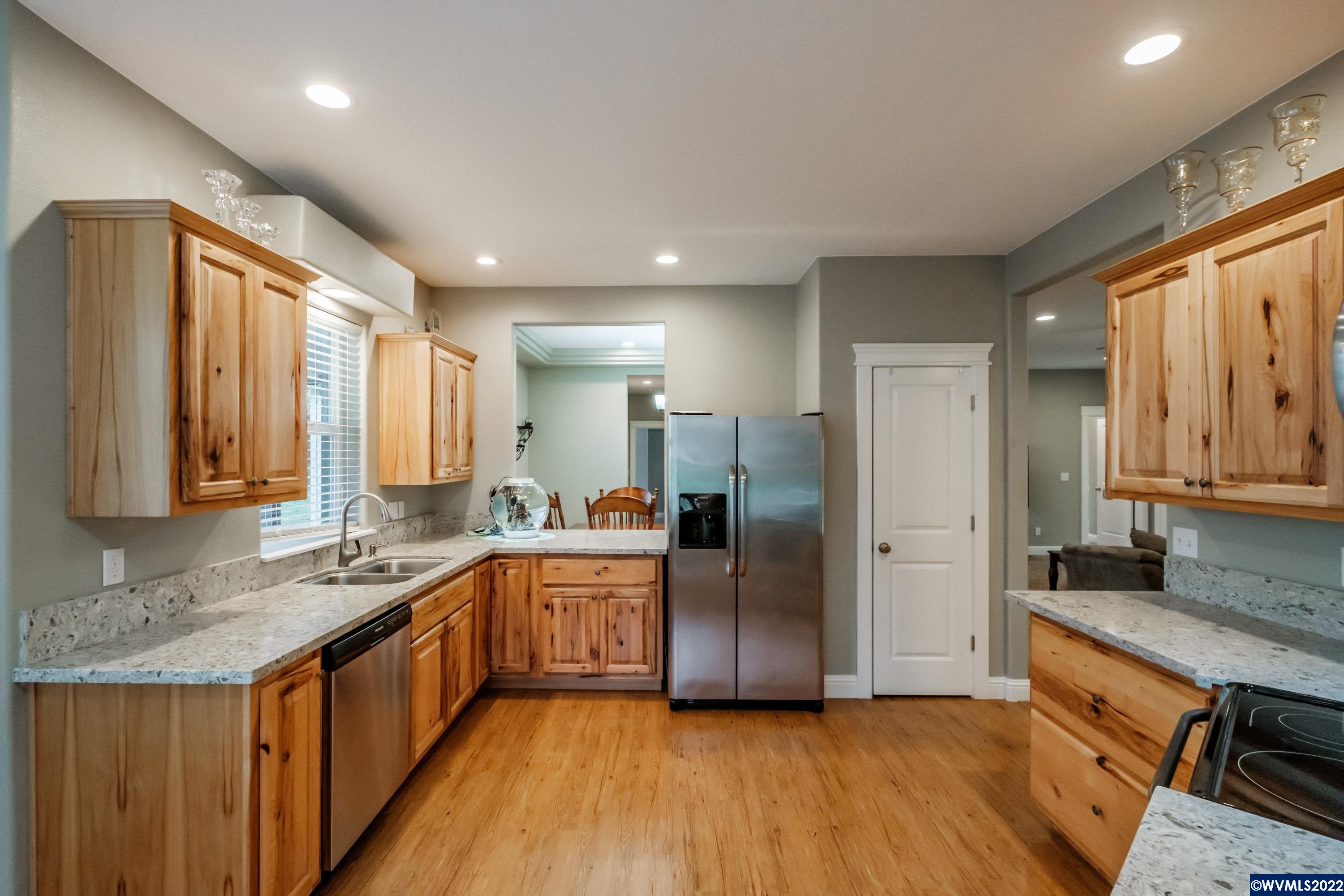 33008 Brewster Road Lebanon, OR 97355 - Photo 12 of 42 Gallery Image 12