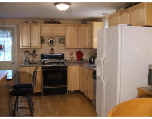 17 Edward Road Townsend, MA 01469 - Photo 4 of 12