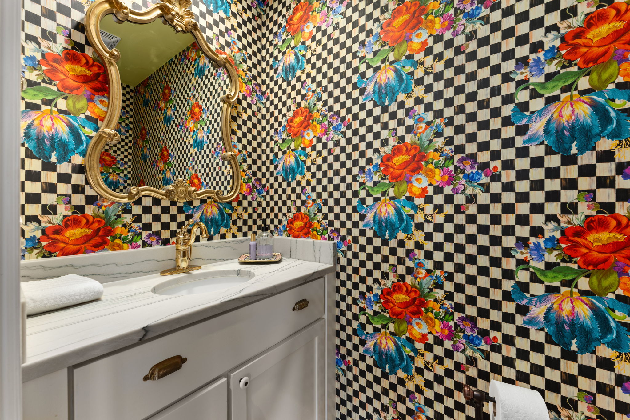 3409 Gatlin Creek Road Dripping Springs, TX 78620 - Photo 20 of 40 a bathroom with a sink and a mirror