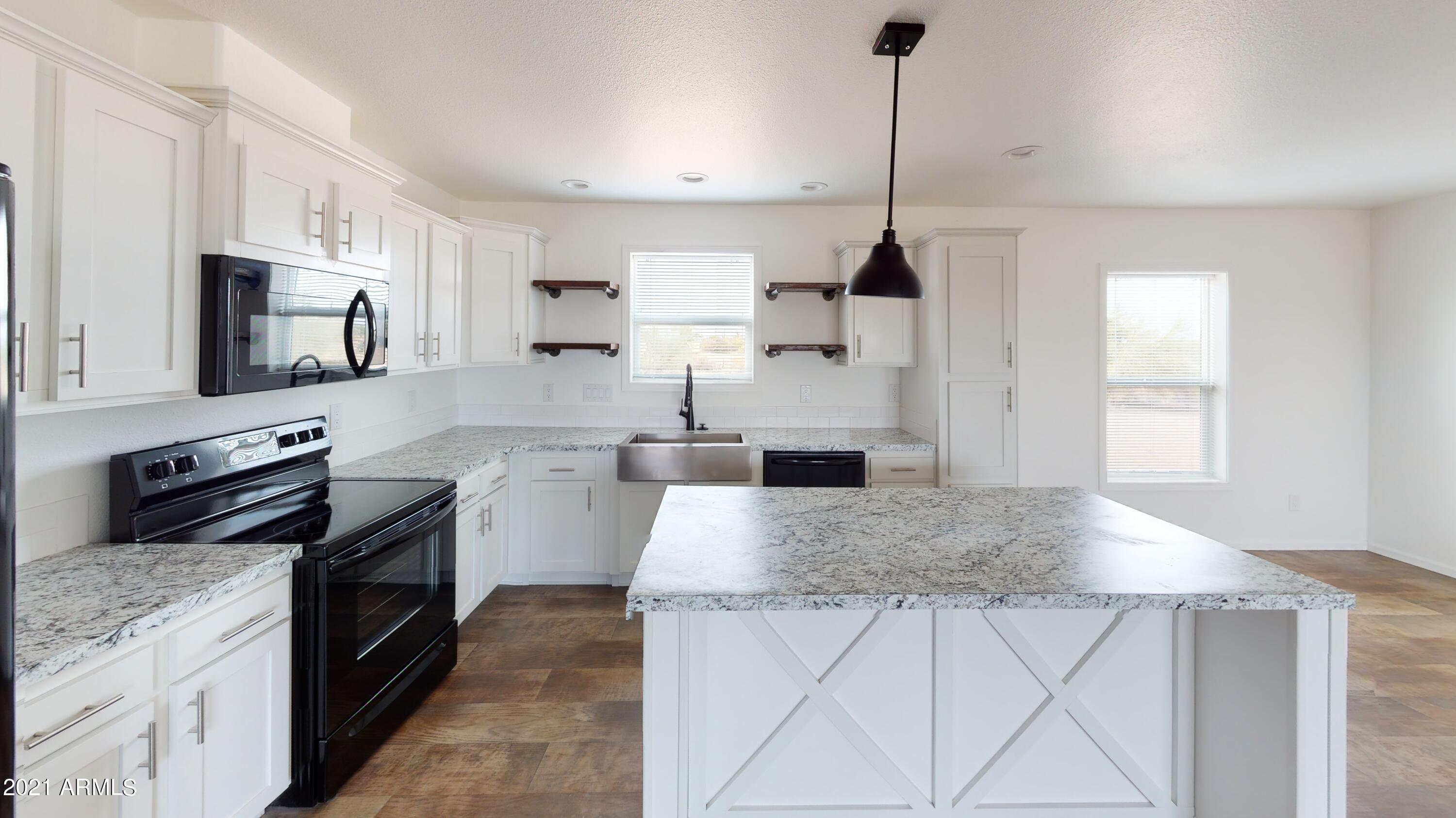 4226 North Razorback Drive Florence, AZ 85132 - Photo 3 of 13 4226-N-Razorback-Kitchen (1)