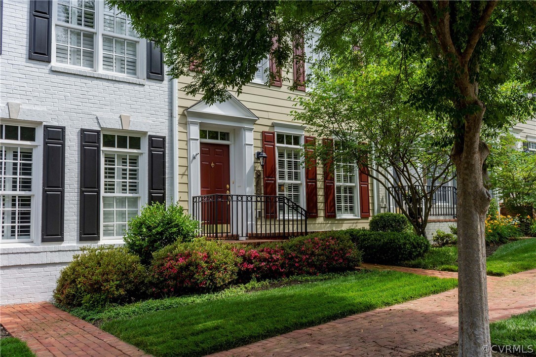 1122 Hyde Lane Henrico, VA 23229 - Photo 3 of 50 a front view of a house with garden