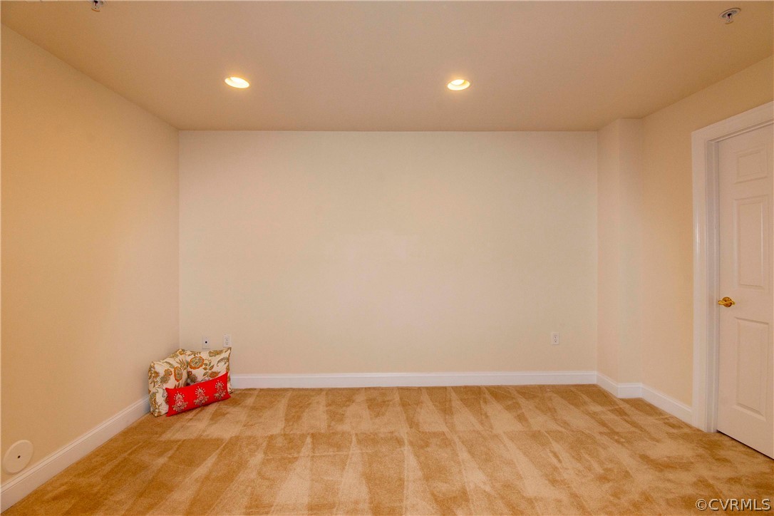 1122 Hyde Lane Henrico, VA 23229 - Photo 33 of 50 a bathroom with a bathtub