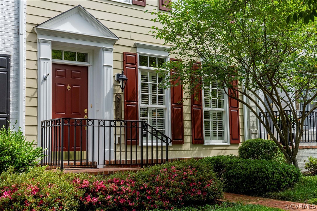 1122 Hyde Lane Henrico, VA 23229 - Photo 5 of 50 front view of a house
