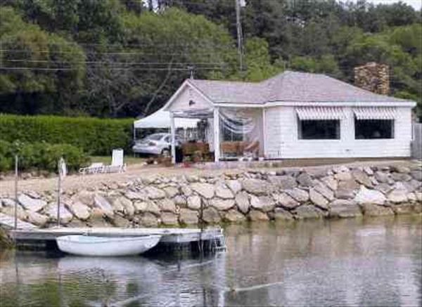 425 Barnes Road Oak Bluffs, MA 02568 - Photo 1 of 1 http://d1qzqeyxiitrap.cloudfront.net/photos/11219/600/f655192f.jpg