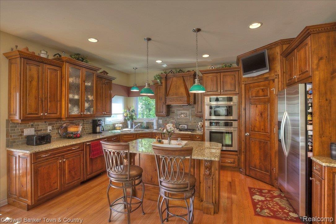 5989 Nottingham Pointe Brighton, MI 48116 - Photo 20 of 24 Kitchen