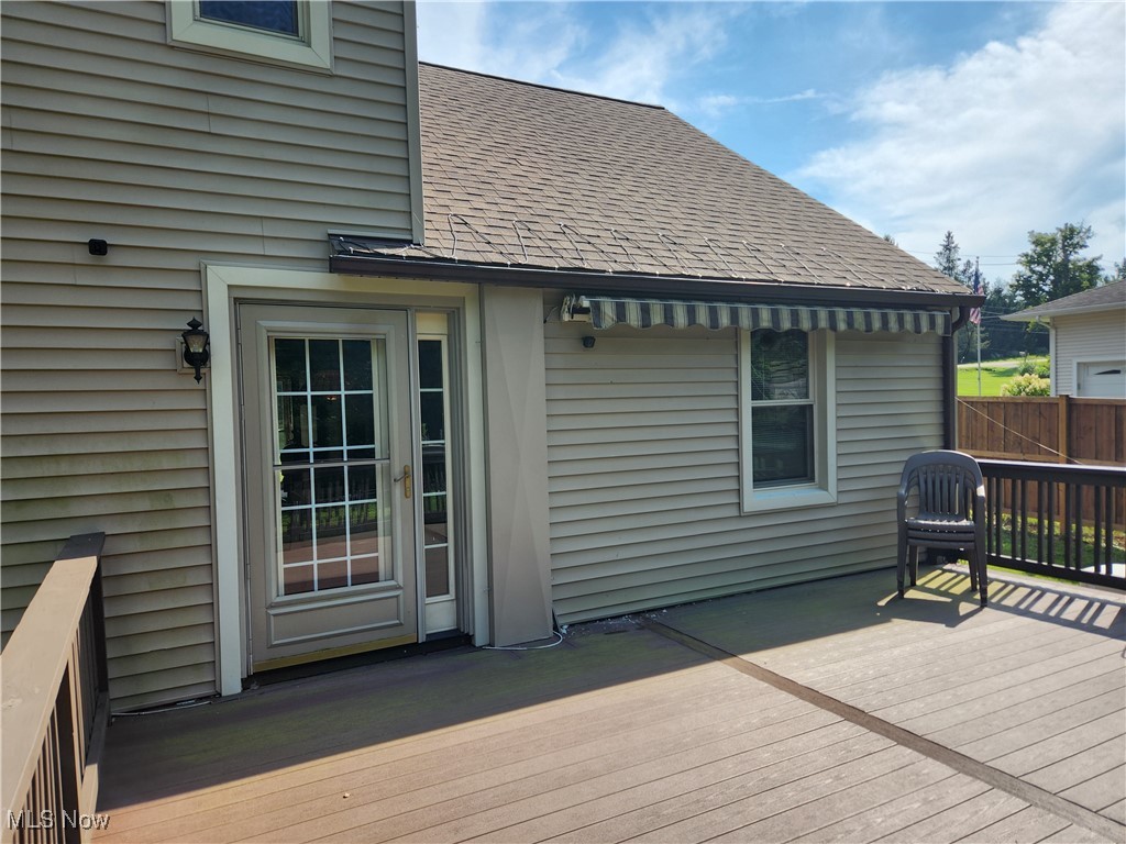 9170 Cedar Road Chesterland, OH 44026 - Photo 10 of 29 Composite Decking with Sunsetter Remote Shade
