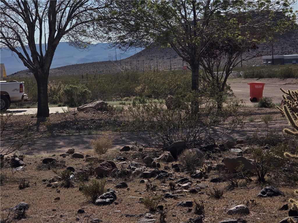 2904 Walnut Creek Road, Unit 2 LOT 5 Golden Valley, AZ 86413 - Photo 7 of 10 Neighbor to west side.