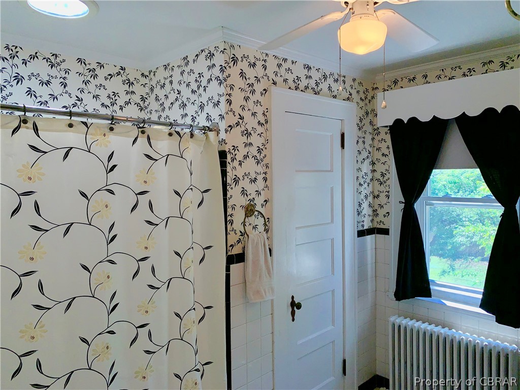 1530 Greate Road Gloucester Point, VA 23062 - Photo 14 of 20 Vintage Second Level Bathroom - Classic Black and White