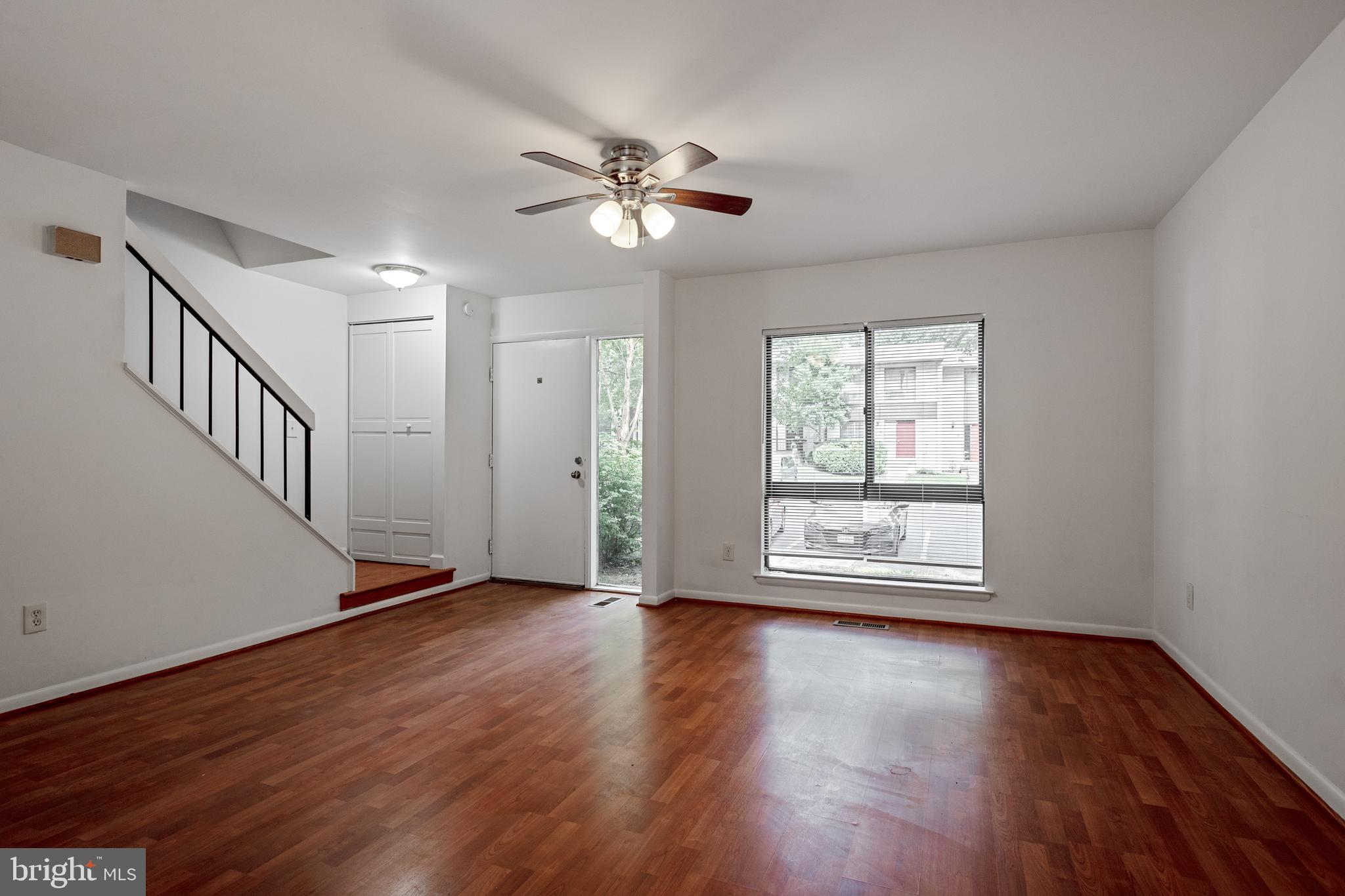 11841 Coopers Court Reston, VA 20191 - Photo 4 of 36 Family Room