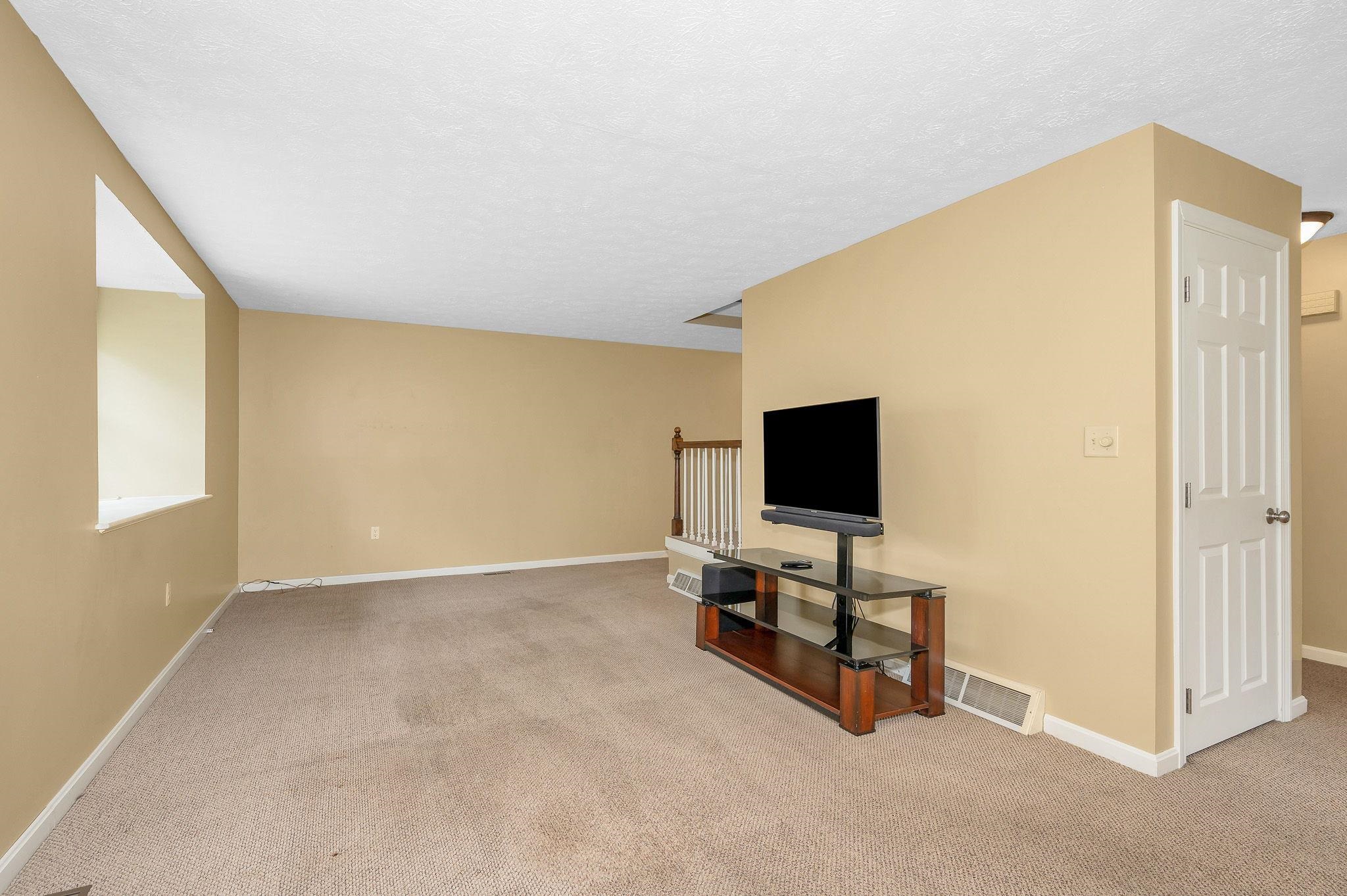 8 Fitzpatrick Circle Nashua, NH 03063 - Photo 15 of 46