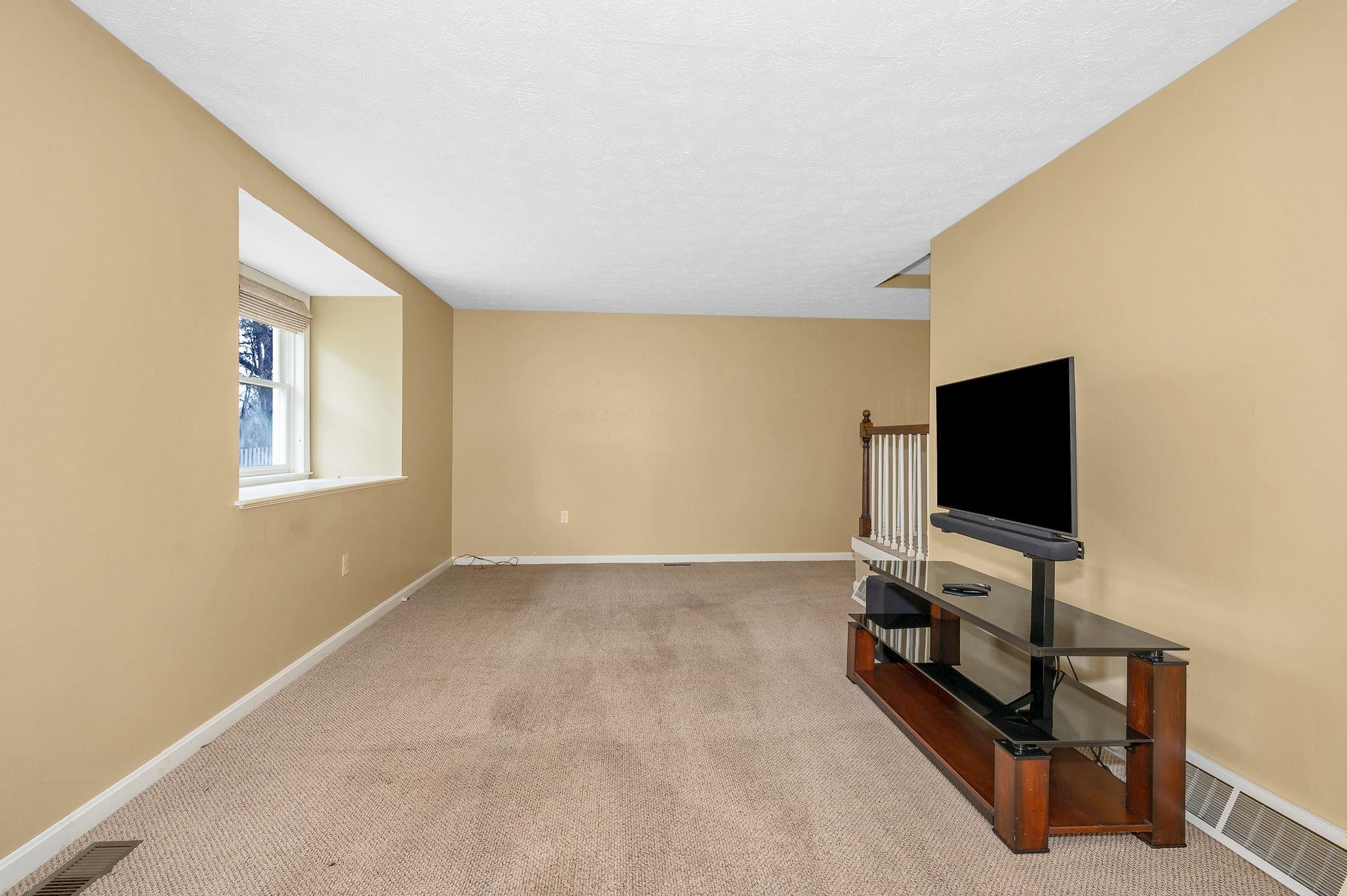 8 Fitzpatrick Circle Nashua, NH 03063 - Photo 16 of 46