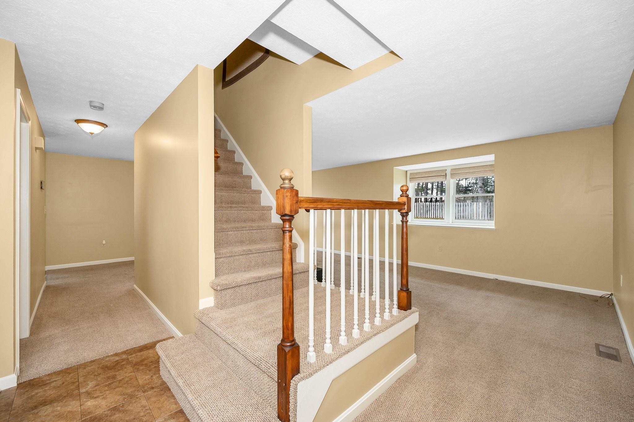 8 Fitzpatrick Circle Nashua, NH 03063 - Photo 3 of 46