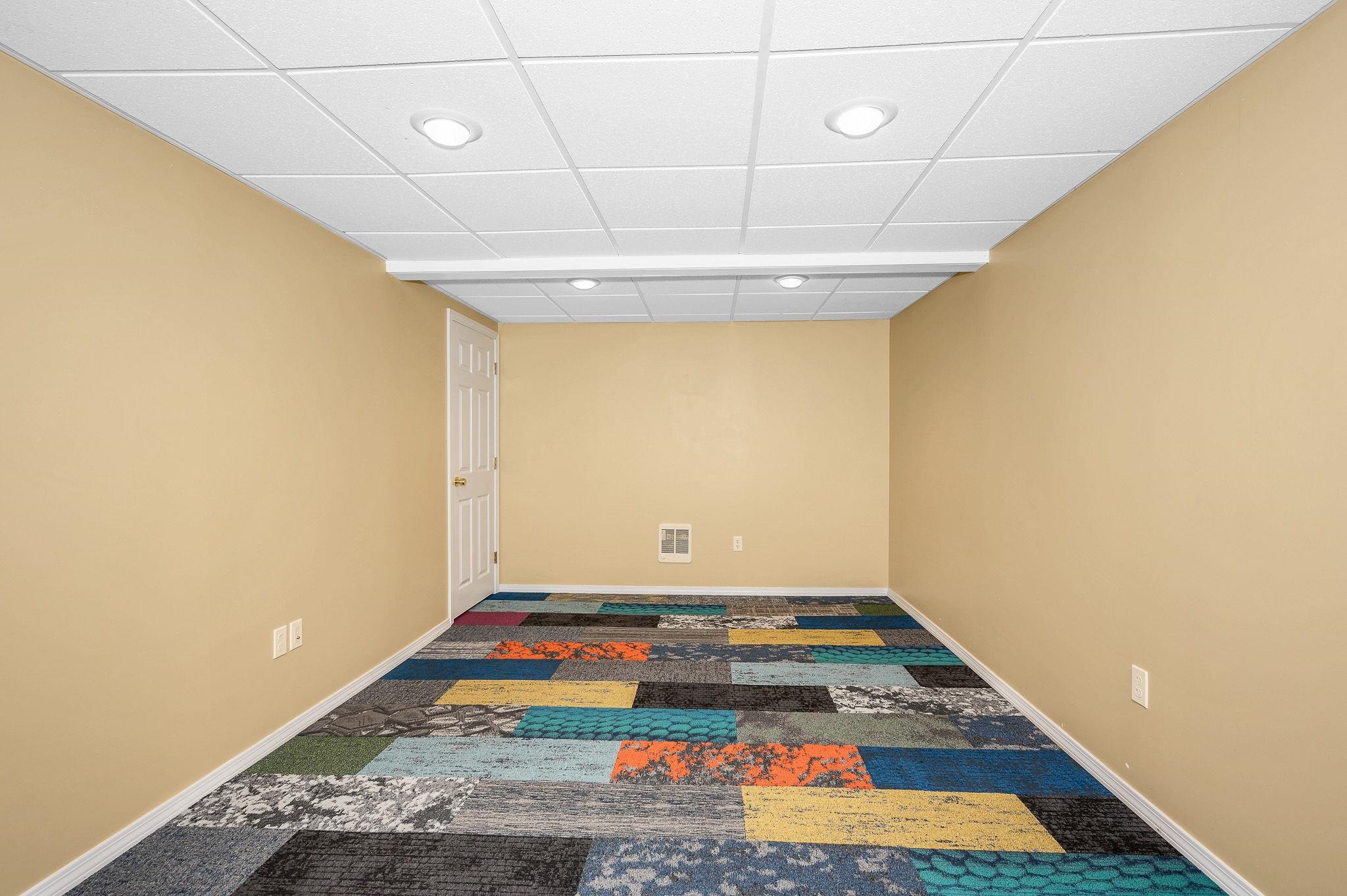 8 Fitzpatrick Circle Nashua, NH 03063 - Photo 35 of 46