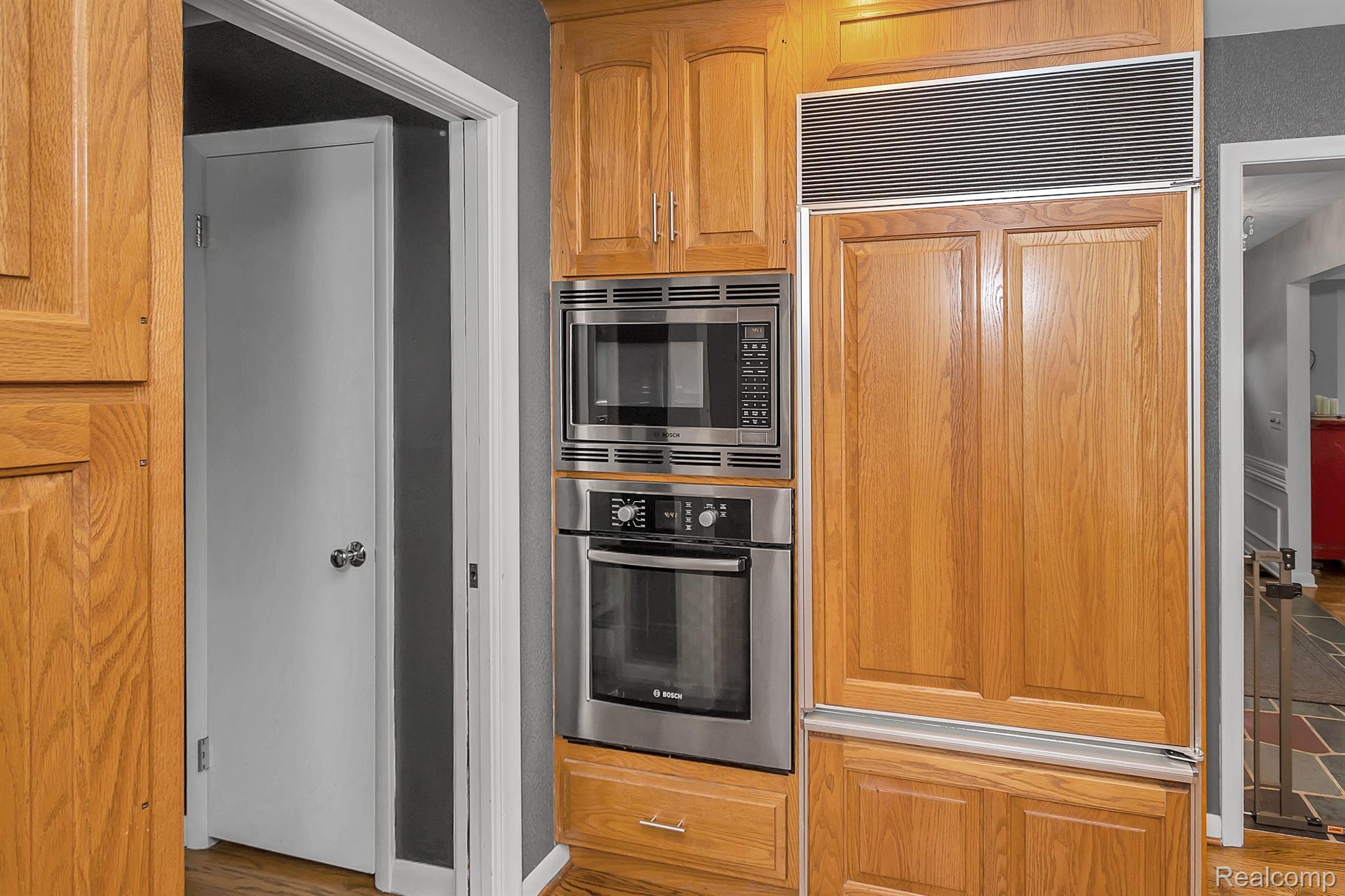 580 Cook Road Grosse Pointe, MI 48236 - Photo 8 of 48 Gallery Image 8