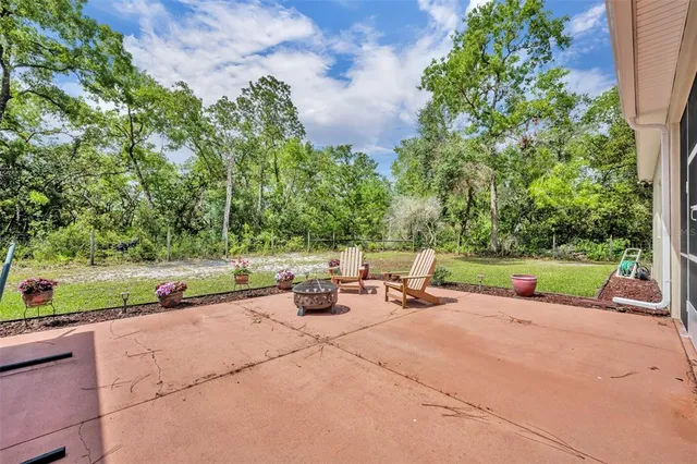 a view of a garden with a building in front of it