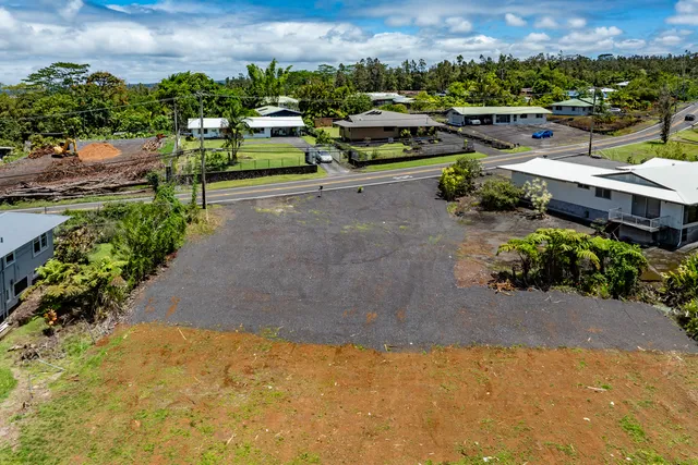 a view of a bench in a field