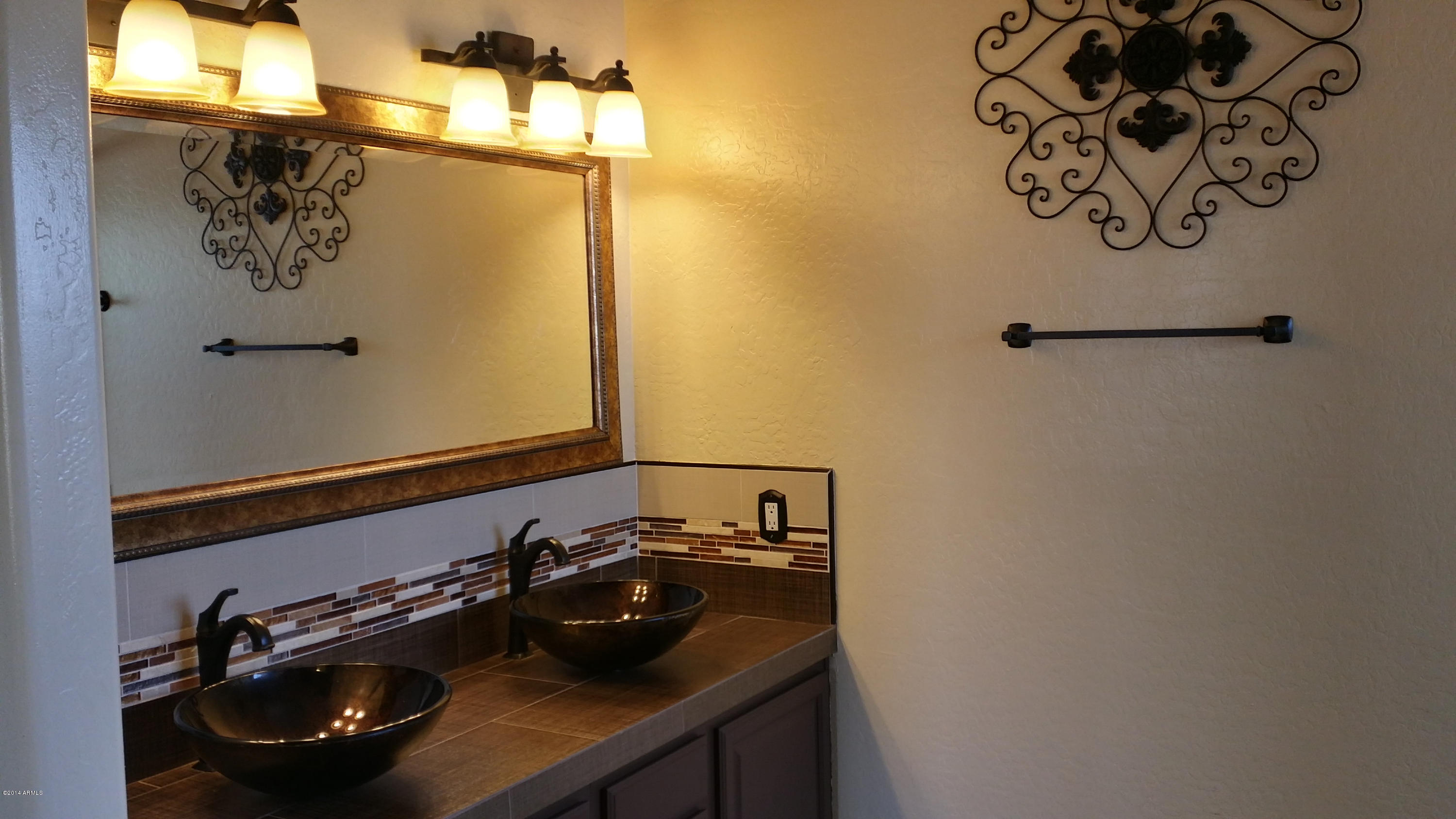 906 East Harwell Road Phoenix, AZ 85042 - Photo 11 of 33 20140623_124920_Richtone(HDR)