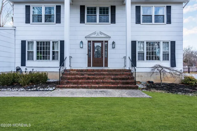 $939,000 | 7 Richard Court, Manalapan, NJ 07726