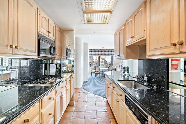 $2,450,000 | 65 East India Row, Unit 27ABC, Boston, MA 02110