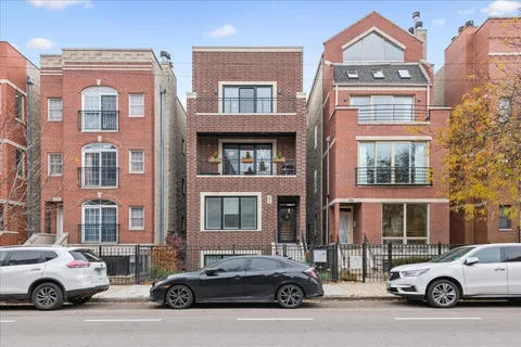 $749,000 | 1922 West Belmont Avenue, Unit 3, Chicago, IL 60657