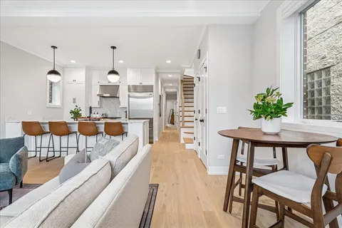 $749,000 | 1922 West Belmont Avenue, Unit 3, Chicago, IL 60657