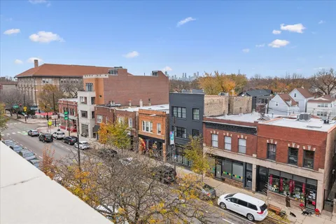 $749,000 | 1922 West Belmont Avenue, Unit 3, Chicago, IL 60657