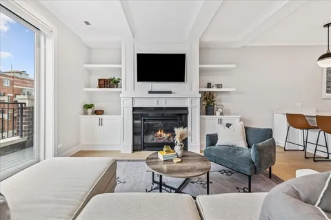 $749,000 | 1922 West Belmont Avenue, Unit 3, Chicago, IL 60657