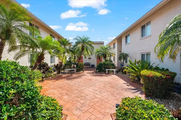 $3,200 | 6708 Sarasea Circle, Unit 202, Sarasota, FL 34242