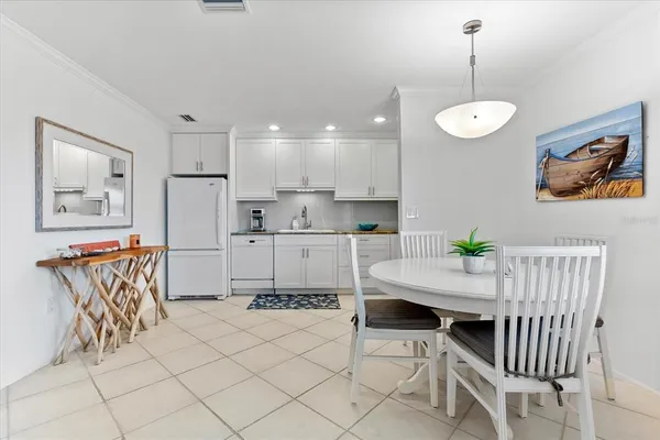 $3,200 | 6708 Sarasea Circle, Unit 202, Sarasota, FL 34242