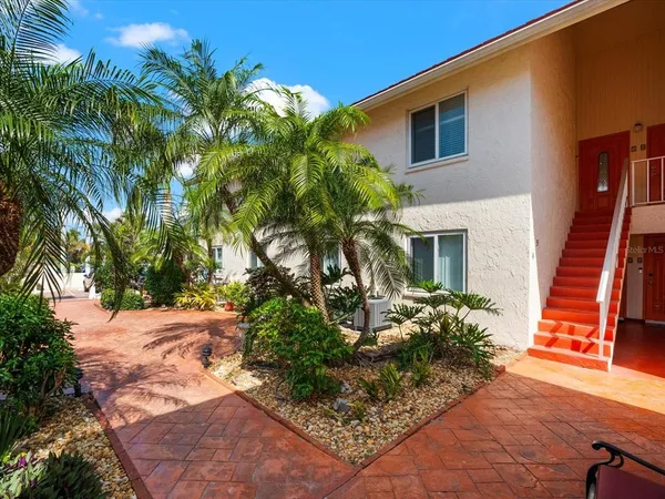 $3,200 | 6708 Sarasea Circle, Unit 202, Sarasota, FL 34242