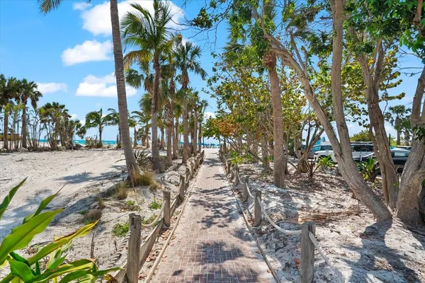 $3,200 | 6708 Sarasea Circle, Unit 202, Sarasota, FL 34242