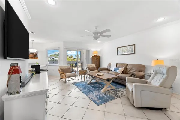 $3,200 | 6708 Sarasea Circle, Unit 202, Sarasota, FL 34242