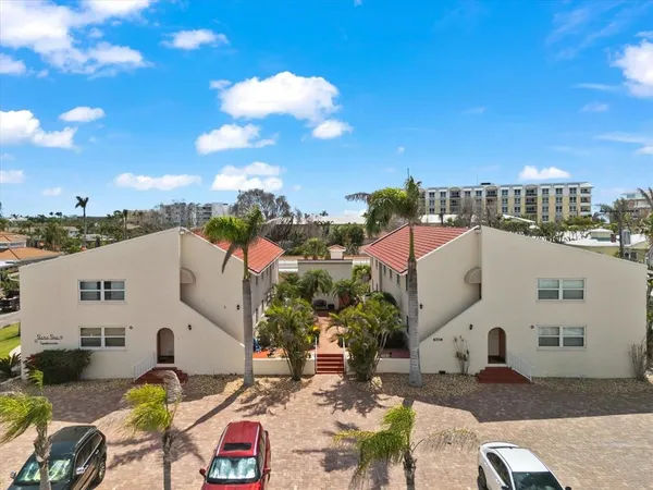 $3,200 | 6708 Sarasea Circle, Unit 202, Sarasota, FL 34242