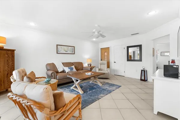 $3,200 | 6708 Sarasea Circle, Unit 202, Sarasota, FL 34242
