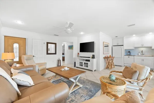 $3,200 | 6708 Sarasea Circle, Unit 202, Sarasota, FL 34242