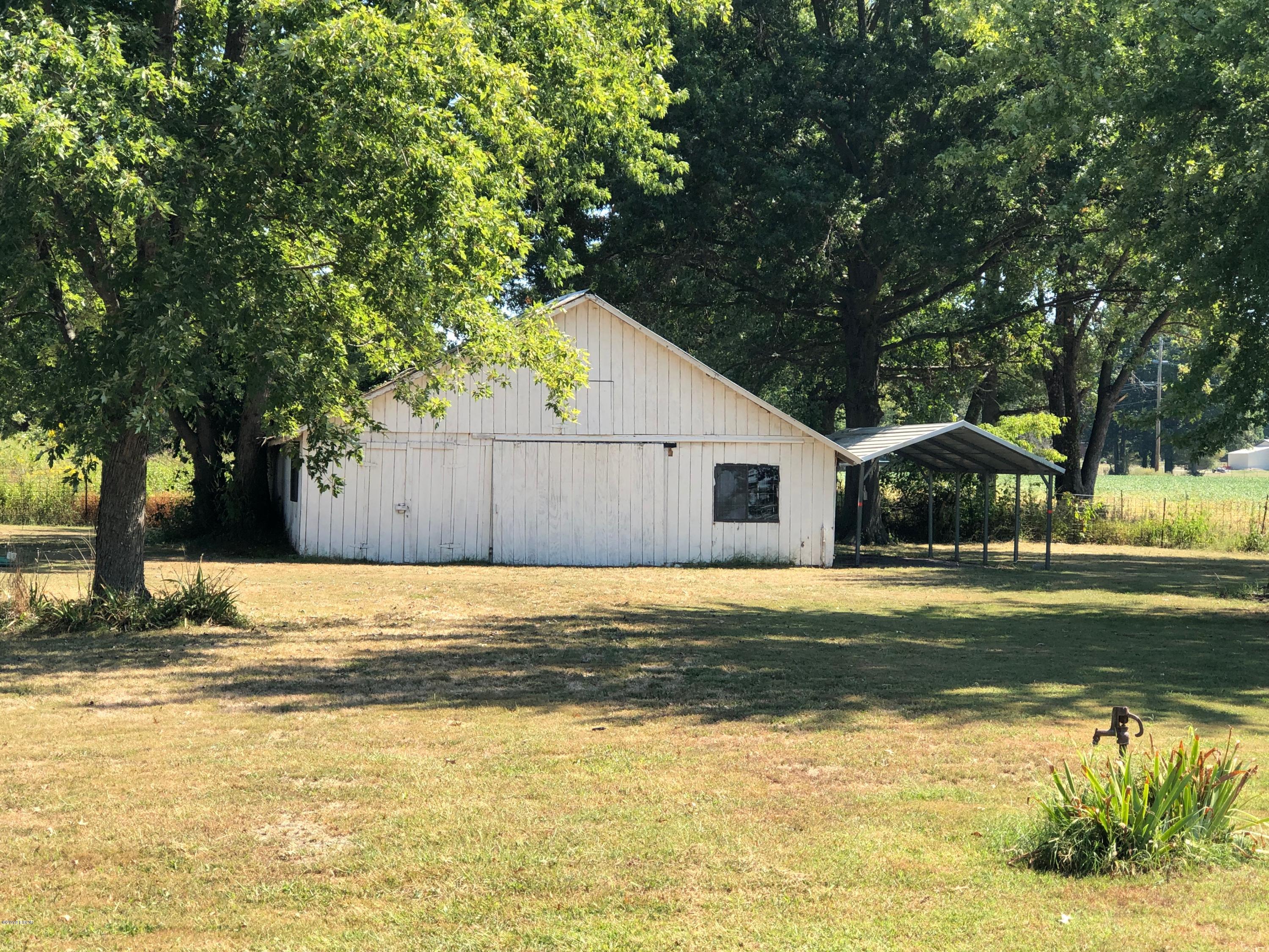 1562 Pershing Road West Frankfort, IL 62896 - Photo 5 of 11 Gallery Image 5