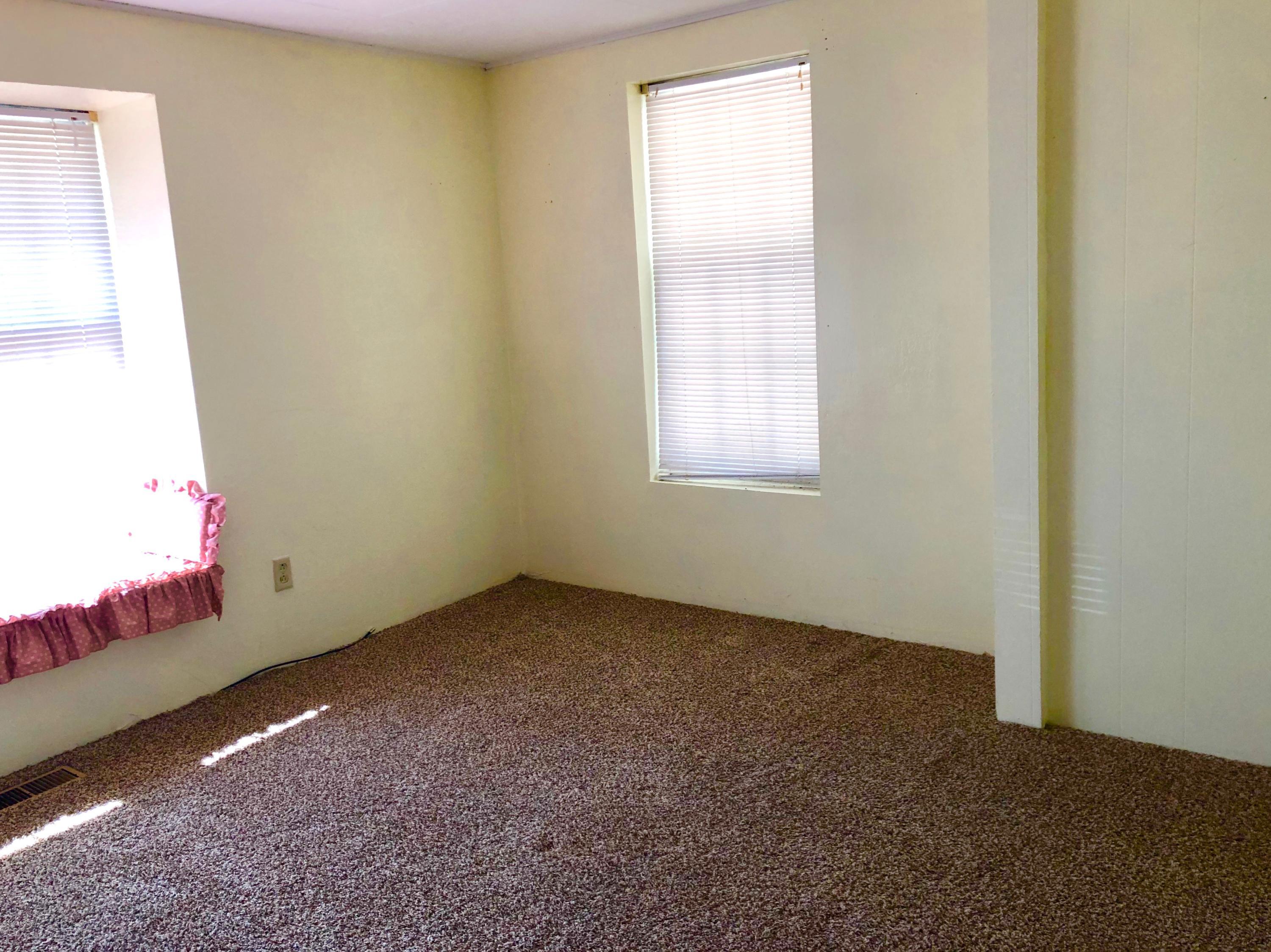 1562 Pershing Road West Frankfort, IL 62896 - Photo 9 of 11 Gallery Image 9