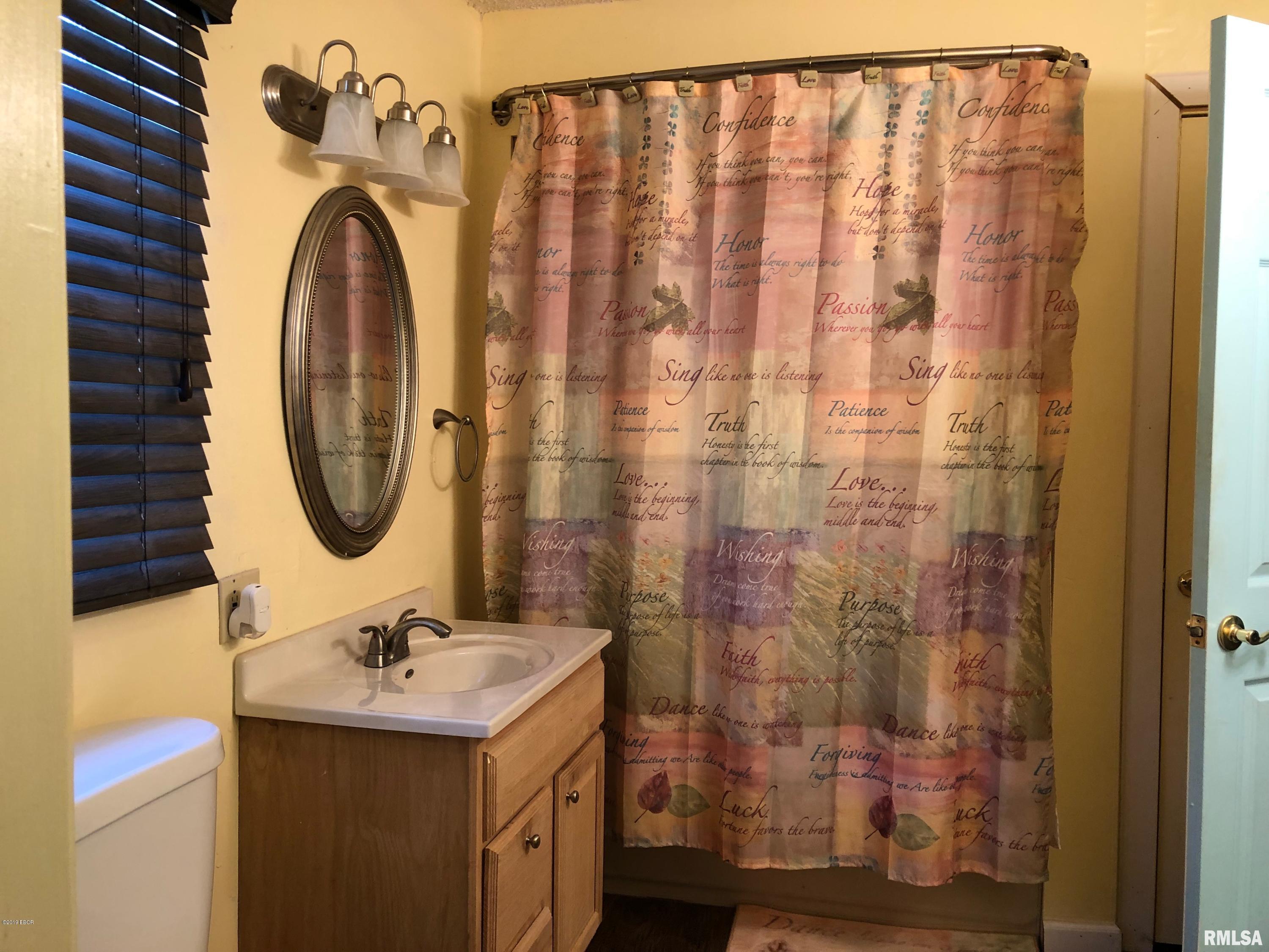 1562 Pershing Road West Frankfort, IL 62896 - Photo 10 of 11 Gallery Image 10