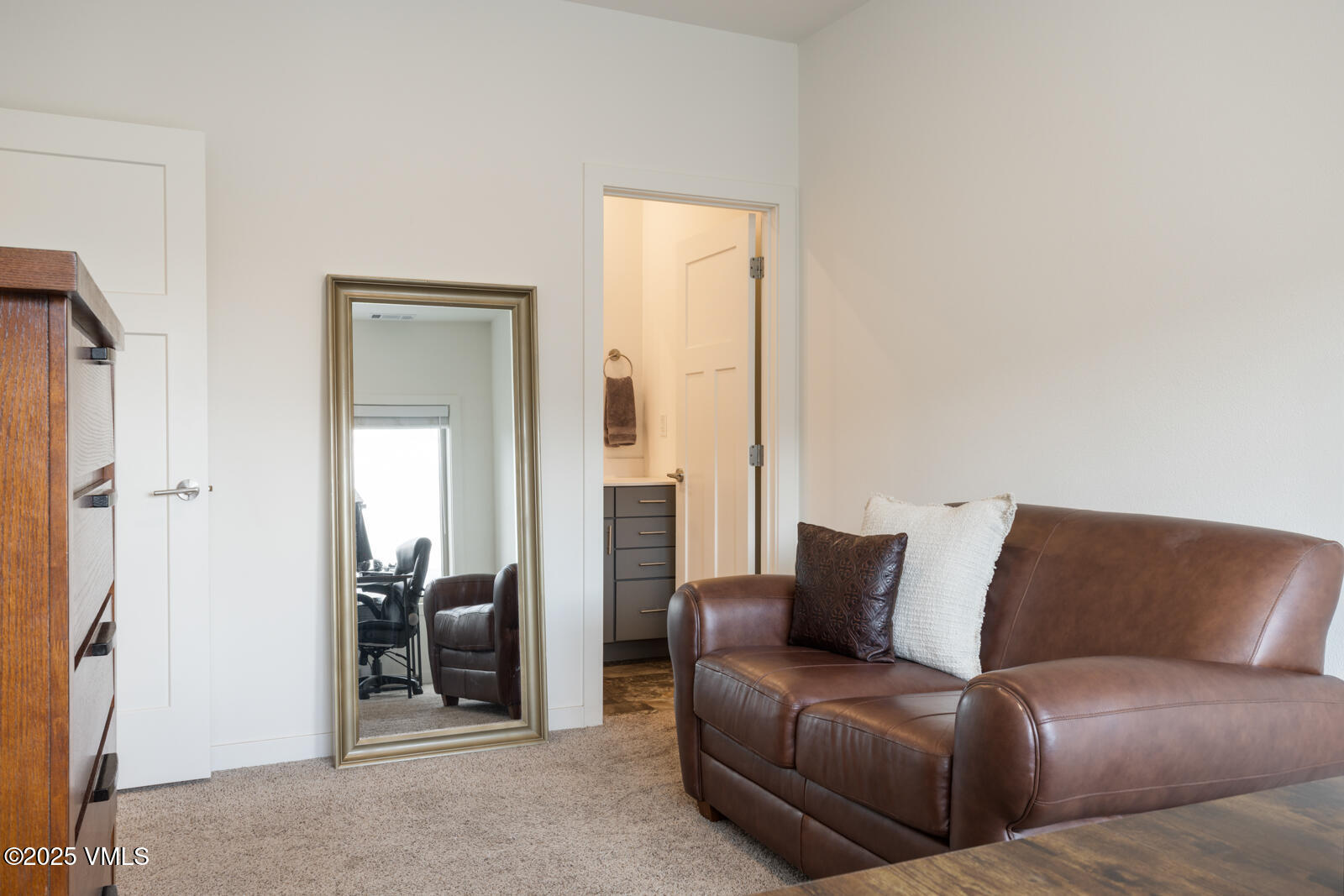 4 Uneva Court, Unit B1 Eagle, CO 81631 - Photo 22 of 44 a living room with furniture and a window