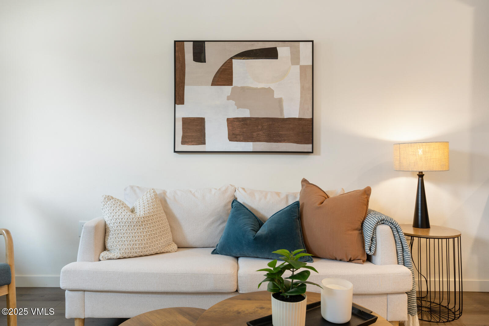 4 Uneva Court, Unit B1 Eagle, CO 81631 - Photo 6 of 44 a living room with furniture and a lamp