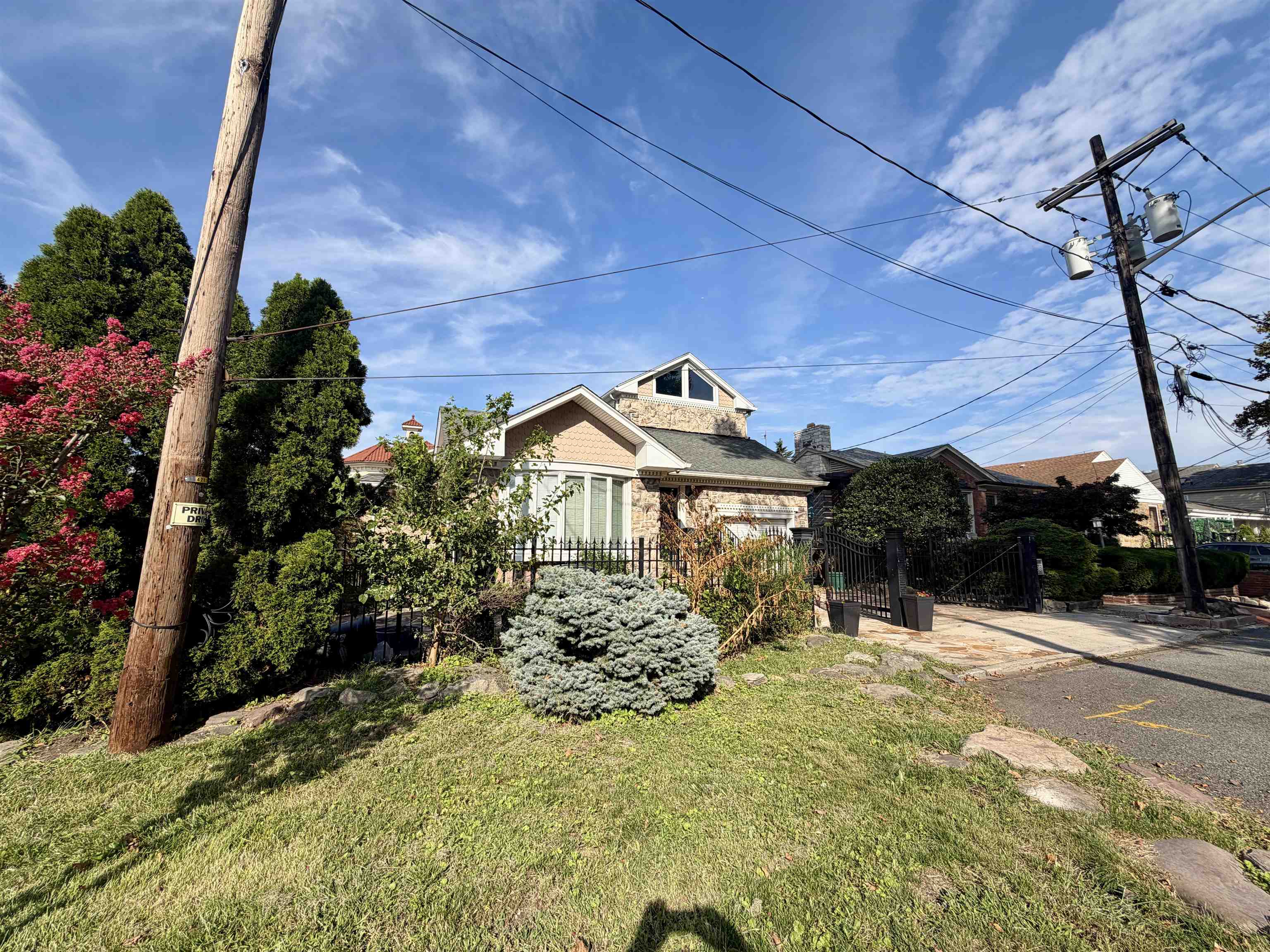 33 Roosevelt Terrace Bayonne, NJ 07002 - Photo 5 of 5 Gallery Image 5