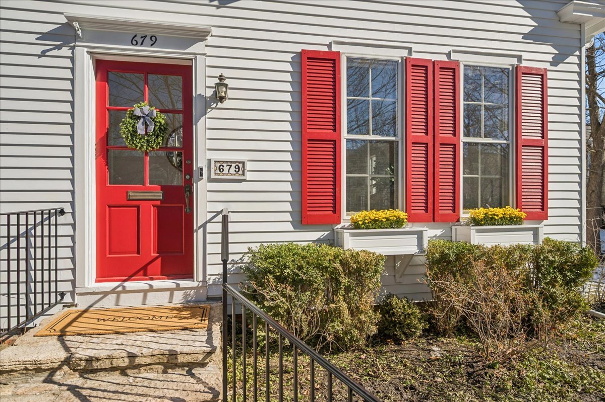 679 Bluff Street Glencoe, IL 60022 - Photo 2 of 33