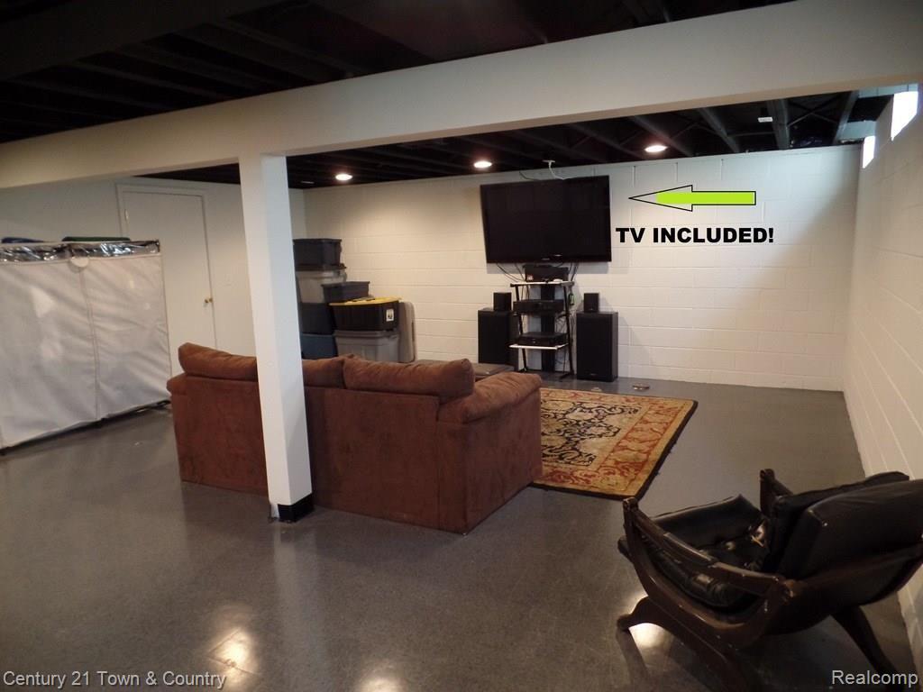 11117 Racine Road Warren, MI 48093 - Photo 33 of 37 906.JPG
