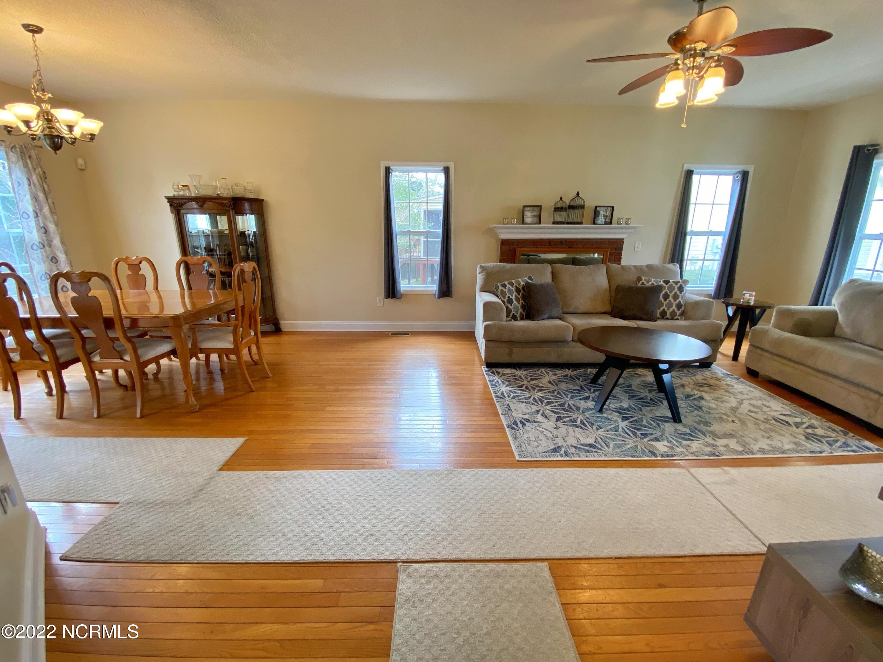 623 Riva Ridge Road Sneads Ferry, NC 28460 - Photo 15 of 47 Livingrm(2)