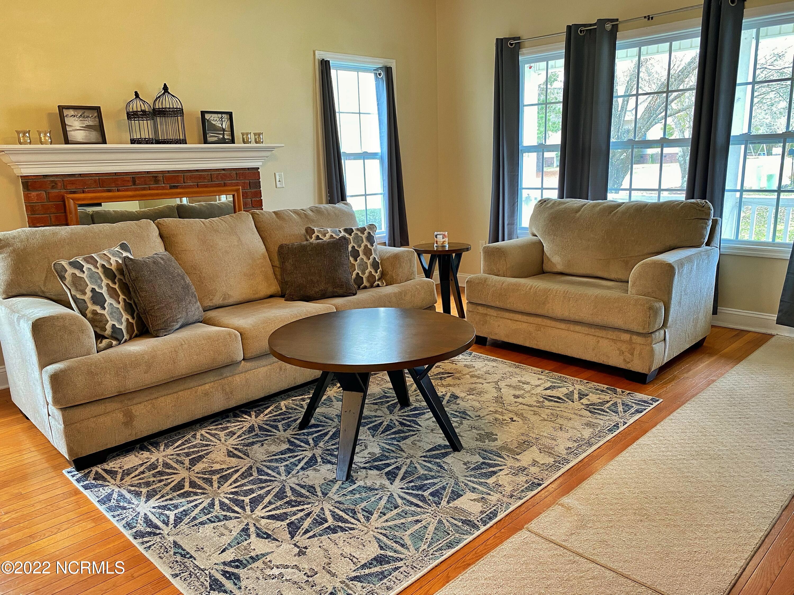 623 Riva Ridge Road Sneads Ferry, NC 28460 - Photo 16 of 47 Livingrm(3)